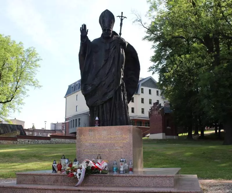 Piekary pamiętają o 104 urodzinach Jana Pawła II