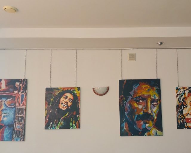 „Ikony popkultury” – wystawa malarstwa Karola Nowaka w Piekarach Śląskich