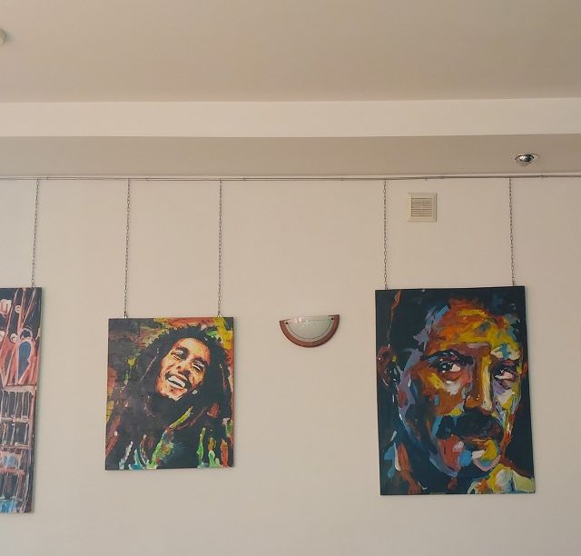 „Ikony popkultury” – wystawa malarstwa Karola Nowaka w Piekarach Śląskich