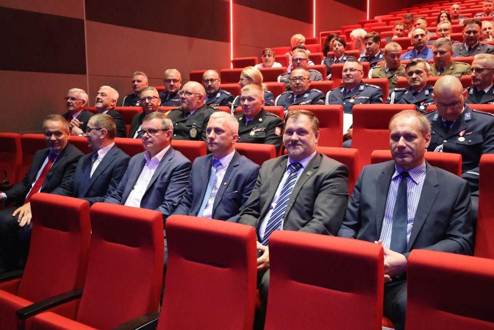 Obchody Święta Policji w Piekarach: 27 awansów i 100 lat kobiet w Policji - fotoreportaż