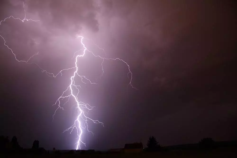 Centralne Biuro Prognoz Meteorologicznych w Krakowie ostrzega o możliwości wystąpienia gwałtownych burz na terenie województwa śląskiego