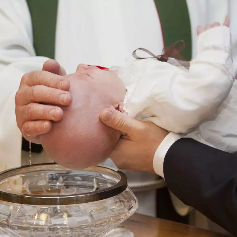 Czy białe ubranko na chrzest to konieczność?