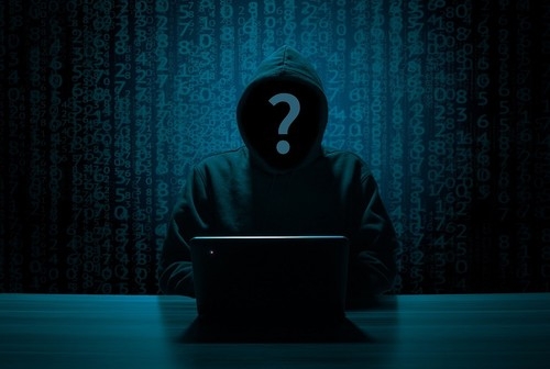 Majówka 2025 – jak uniknąć oszustw internetowych w długi weekend?