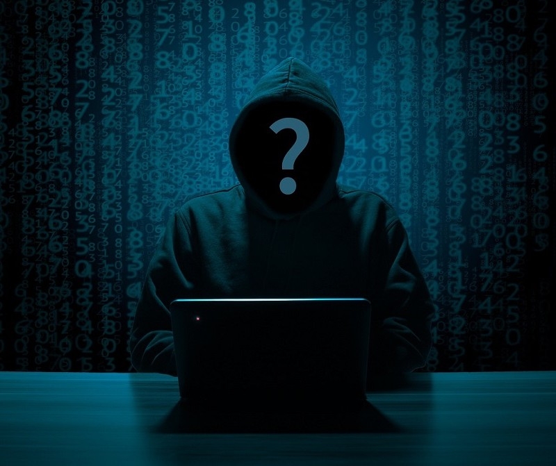 Majówka 2025 – jak uniknąć oszustw internetowych w długi weekend?