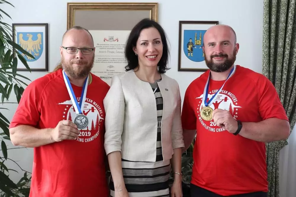 Medaliści, na co dzień reprezentujący piekarski Transbed GKS Andaluzja, po zaciętej rywalizacji podczas Mistrzostw Europy w fińskim Rovanoemi, wywalczyli złoty i srebrny medal