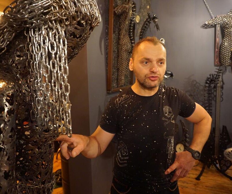Nowa galeria sztuki w Piekarach – recykling i górnicze inspiracje Adama Guta