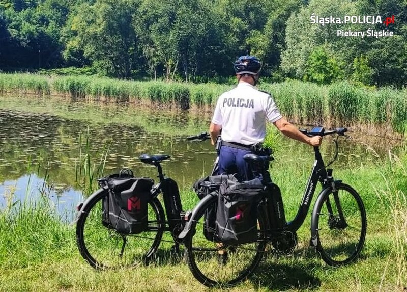 Patrole rowerowe na piekarskich drogach