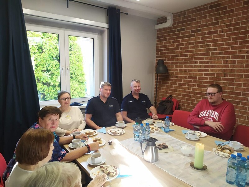 Piekarscy dzielnicowi na spotkaniu z Polskim Związkiem Niewidomych