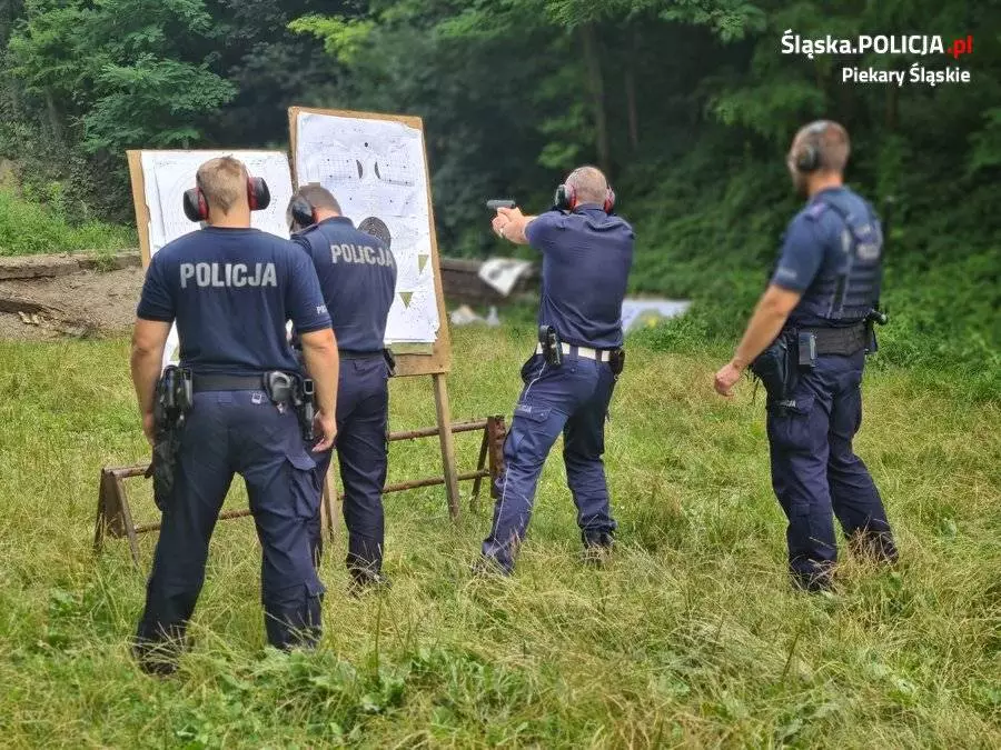 Piekarscy policjanci doskonalili swoje umiejętności na strzelnicy / fot. Śląska.POLICJA.pl