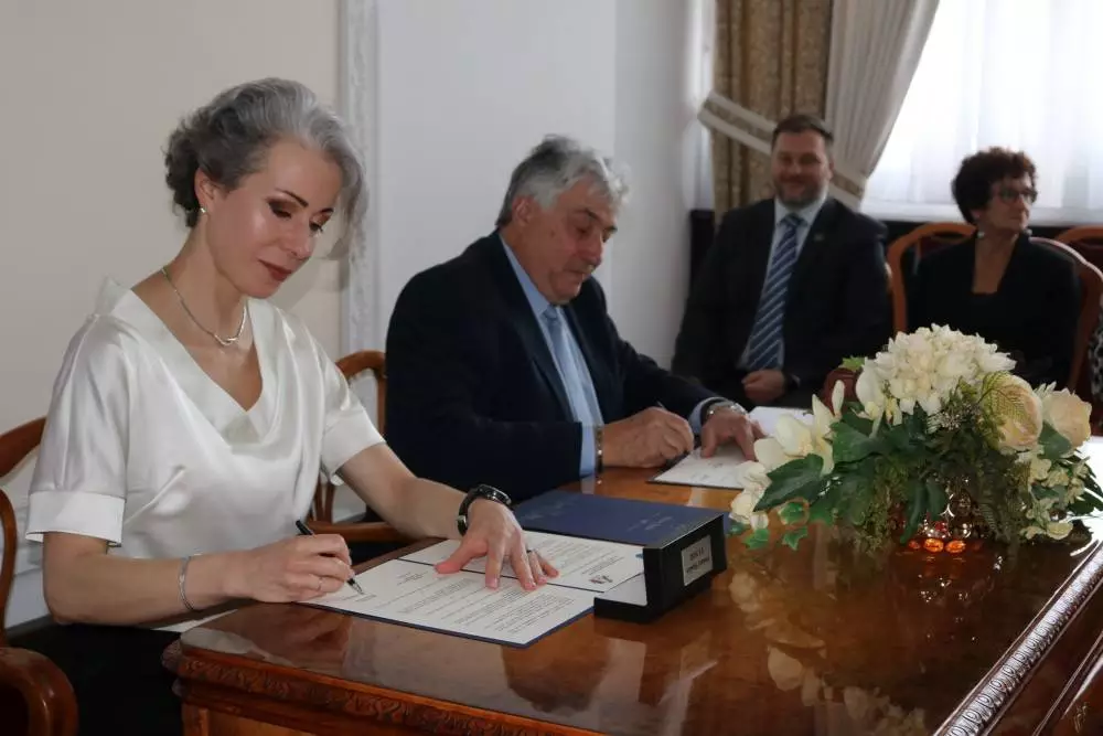 Piekary Śląskie podpisały umowę partnerską z delegacją francuską / fot. UM Piekary Śląskie