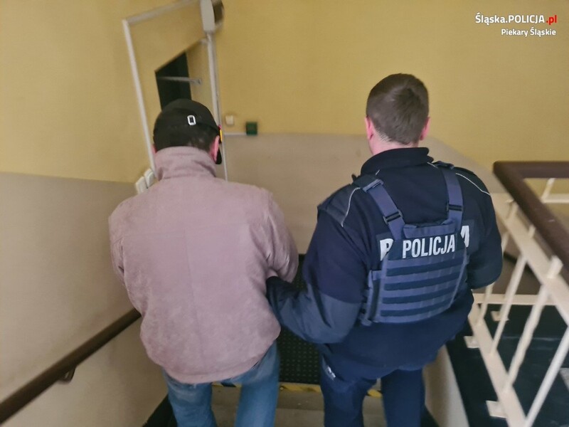 Piekary Śląskie: Wpadł podczas naklejania ogłoszeń na słupach. Teraz trafi za kraty