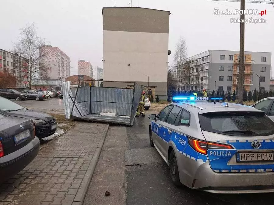 Policjanci i strażacy usuwali skutki wichury / fot. KMP Piekary Śląskie