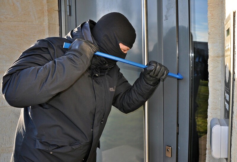 Policjanci radzą, jak ustrzec się przed włamywaczem