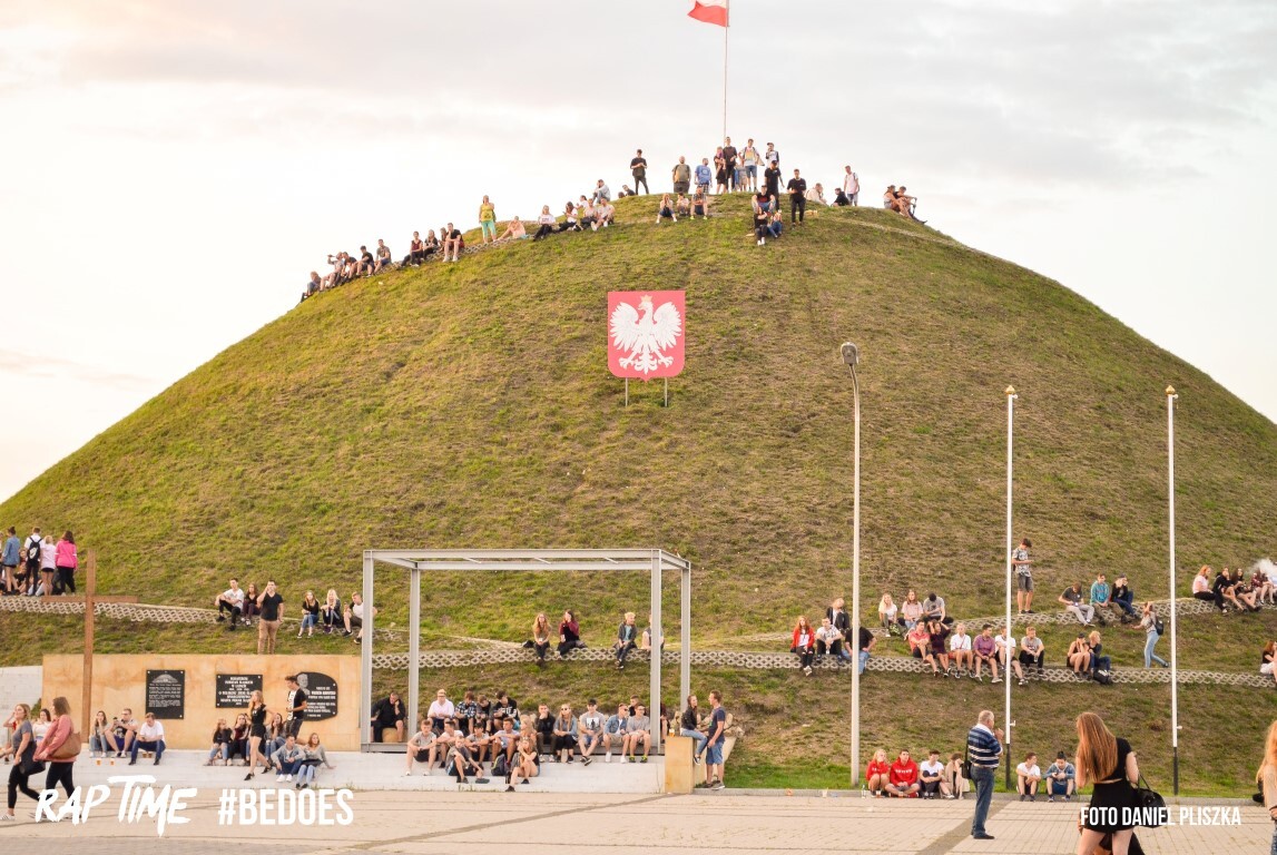 Wczoraj, pod Kopcem Wyzwolenia odbyła się kolejna edycja Muzycznych Żniw &#8211; Rap Time Festiwal. Gwiazdą wieczoru był polski raper BEDEOS znany z utworu &#8220;Wow&#8221; czy &#8220;Gustaw&#8221;!