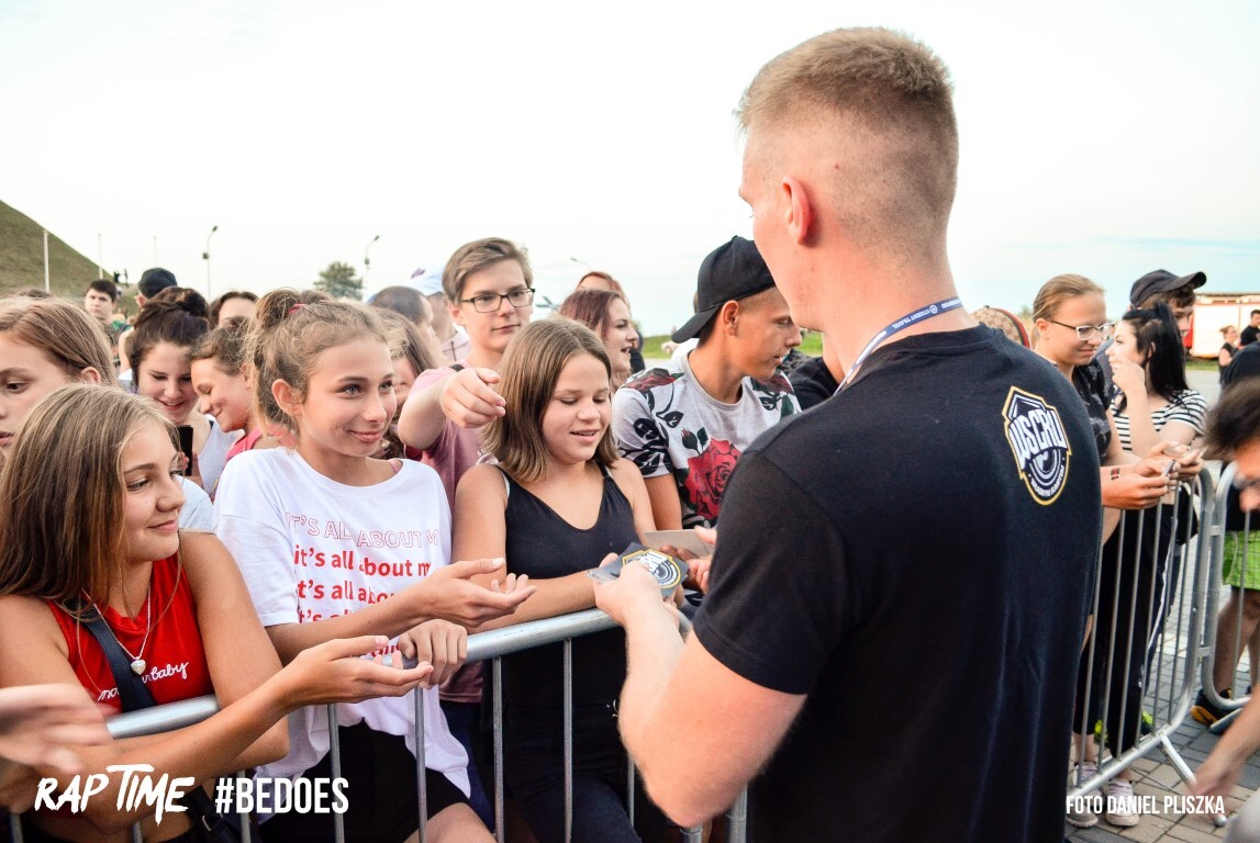 Wczoraj, pod Kopcem Wyzwolenia odbyła się kolejna edycja Muzycznych Żniw &#8211; Rap Time Festiwal. Gwiazdą wieczoru był polski raper BEDEOS znany z utworu &#8220;Wow&#8221; czy &#8220;Gustaw&#8221;!