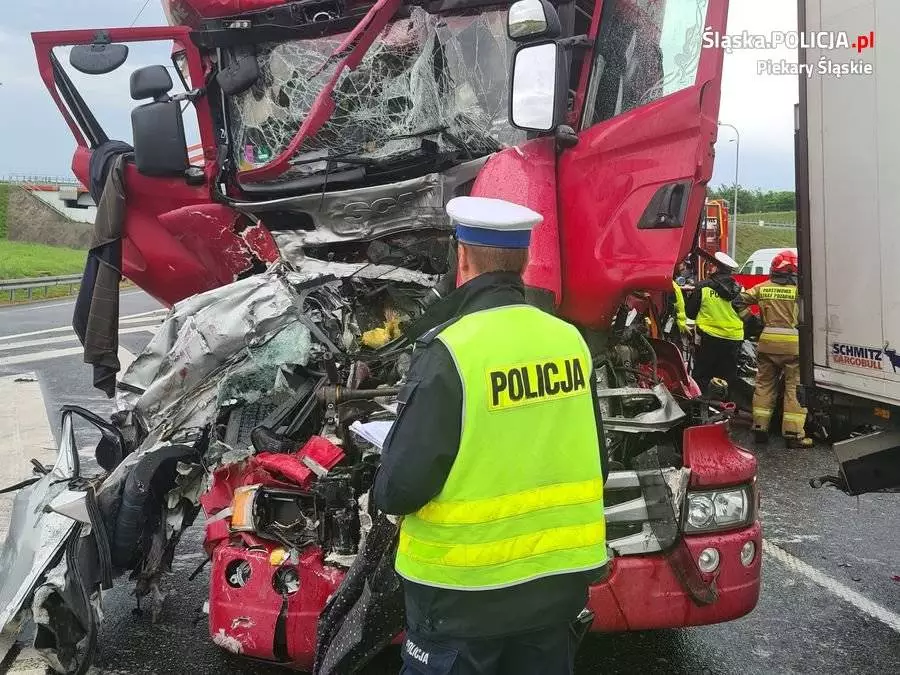 Tragiczny wypadek na autostradzie A1 w Piekarach Śląskich / fot. KMP Piekary Śląskie