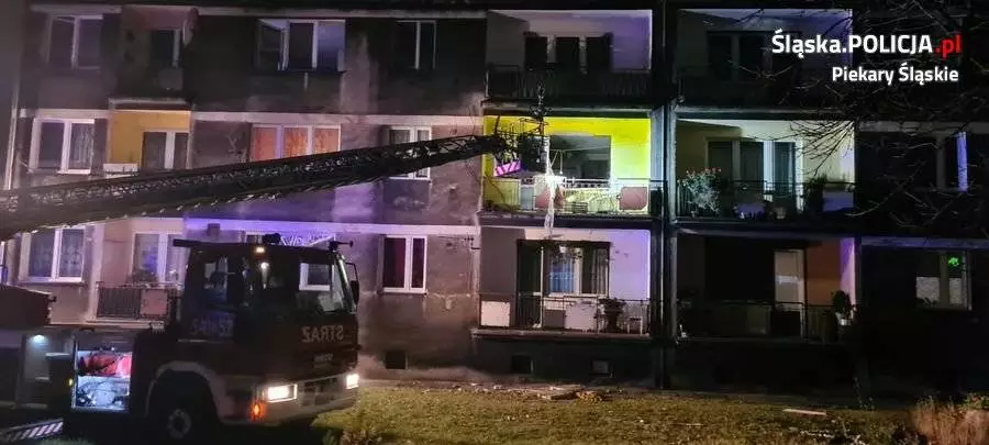 W Piekarach Śląskich doszło do wybuchu w mieszkaniu! Poszkodowani trafili do szpitala / fot. KMP Piekary Śląskie
